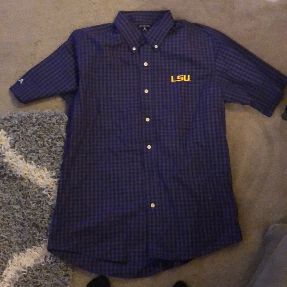 NWT size large men’s LSU shirt sleeve button up